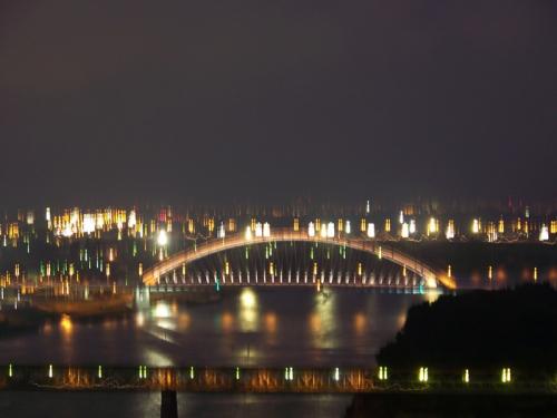 Bratislava bei Nacht (slovac_republic_100_3703.jpg) wird geladen. Eindrucksvolle Fotos aus der Slowakei erwarten Sie.